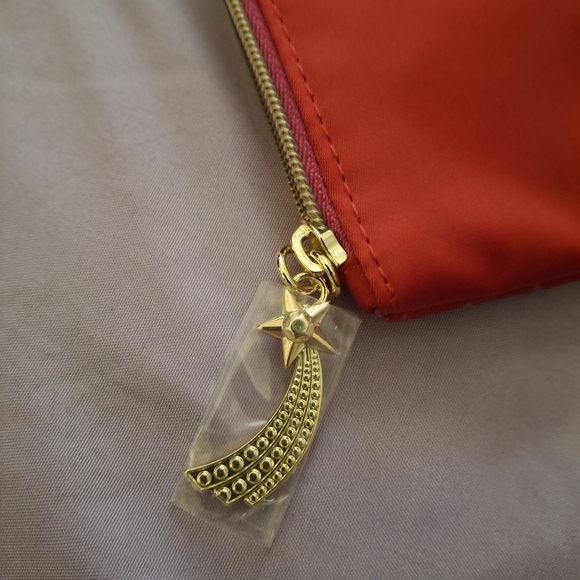 Clinique Red Star-Print Satin Cosmetics Makeup Bag NWOT - Picture 4 of 6